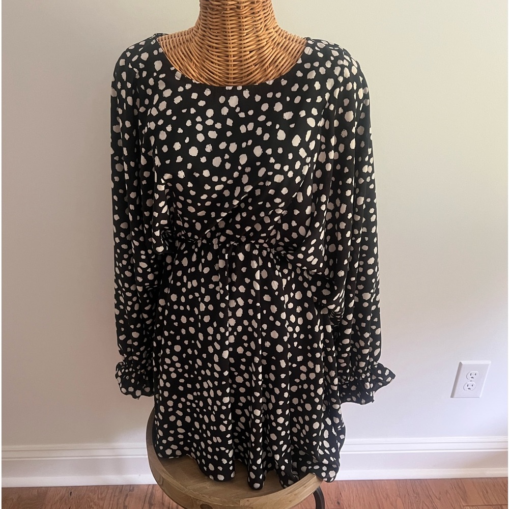 Umgee black and white abstract polka dot umgee long sleeve dress size m NWOT
